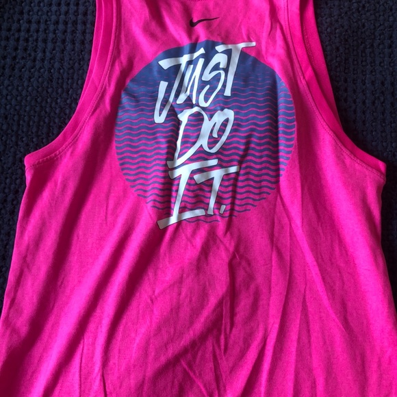 The Nike TEE size xs - Picture 2 of 2